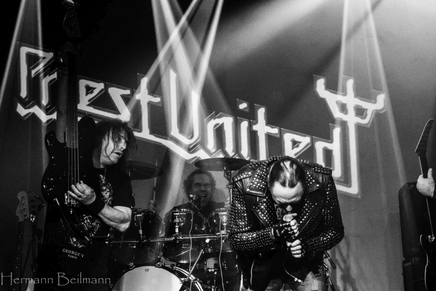 Priest Live